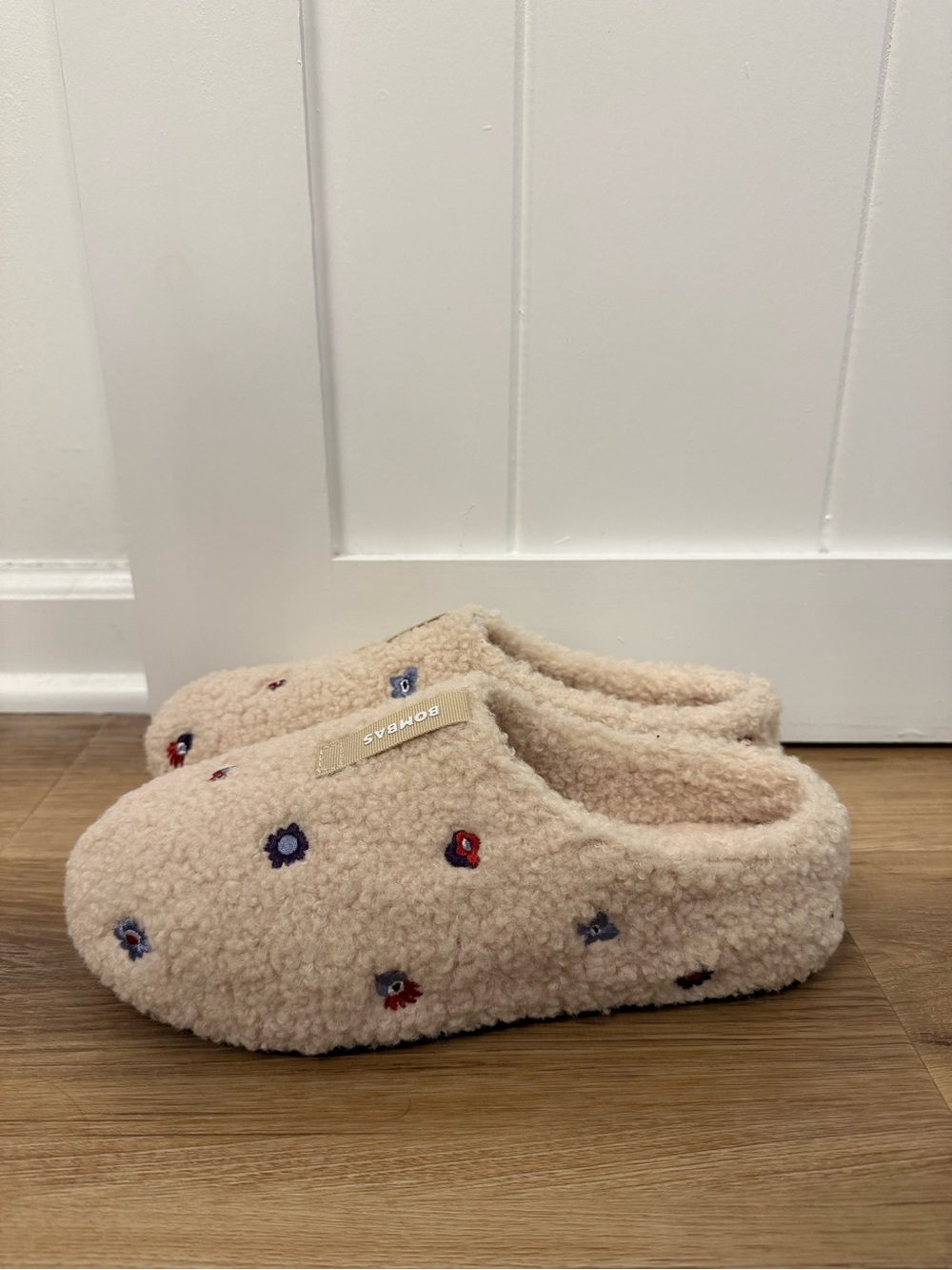 Bombas Sunday Slippers Sherpa with Embroidered Flowers